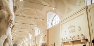 Museum med en masse statuer