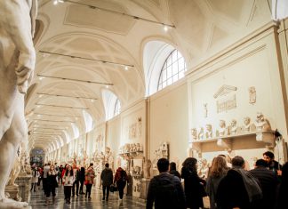 Museum med en masse statuer